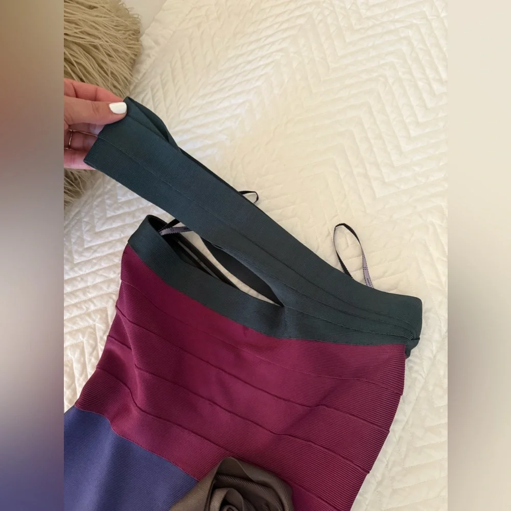 Herve Leger mini color block with gorgeous flower detail!!! 🤎💗💚 - Picture 8 of 10